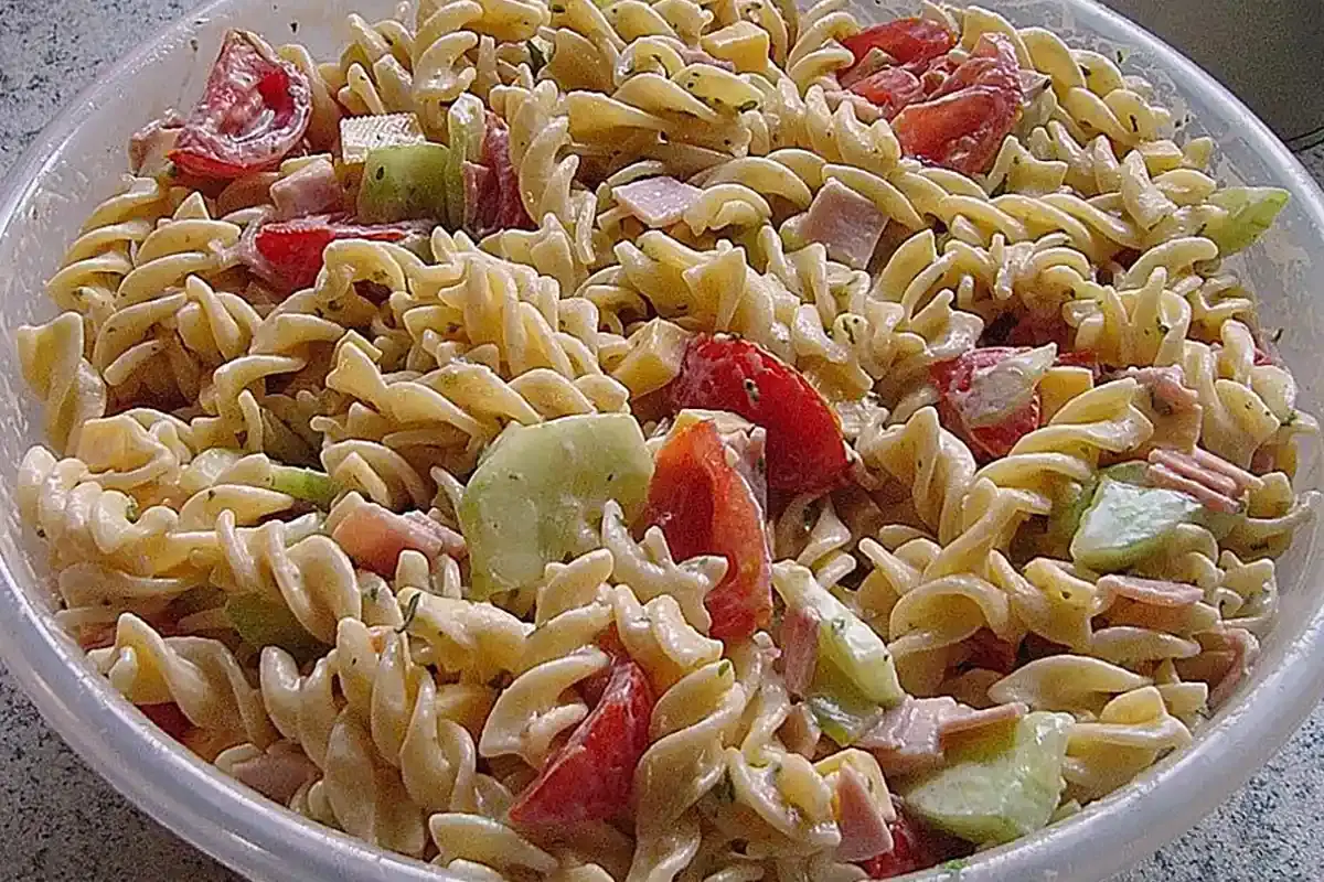 Nudelsalat mit Joghurtsauce
