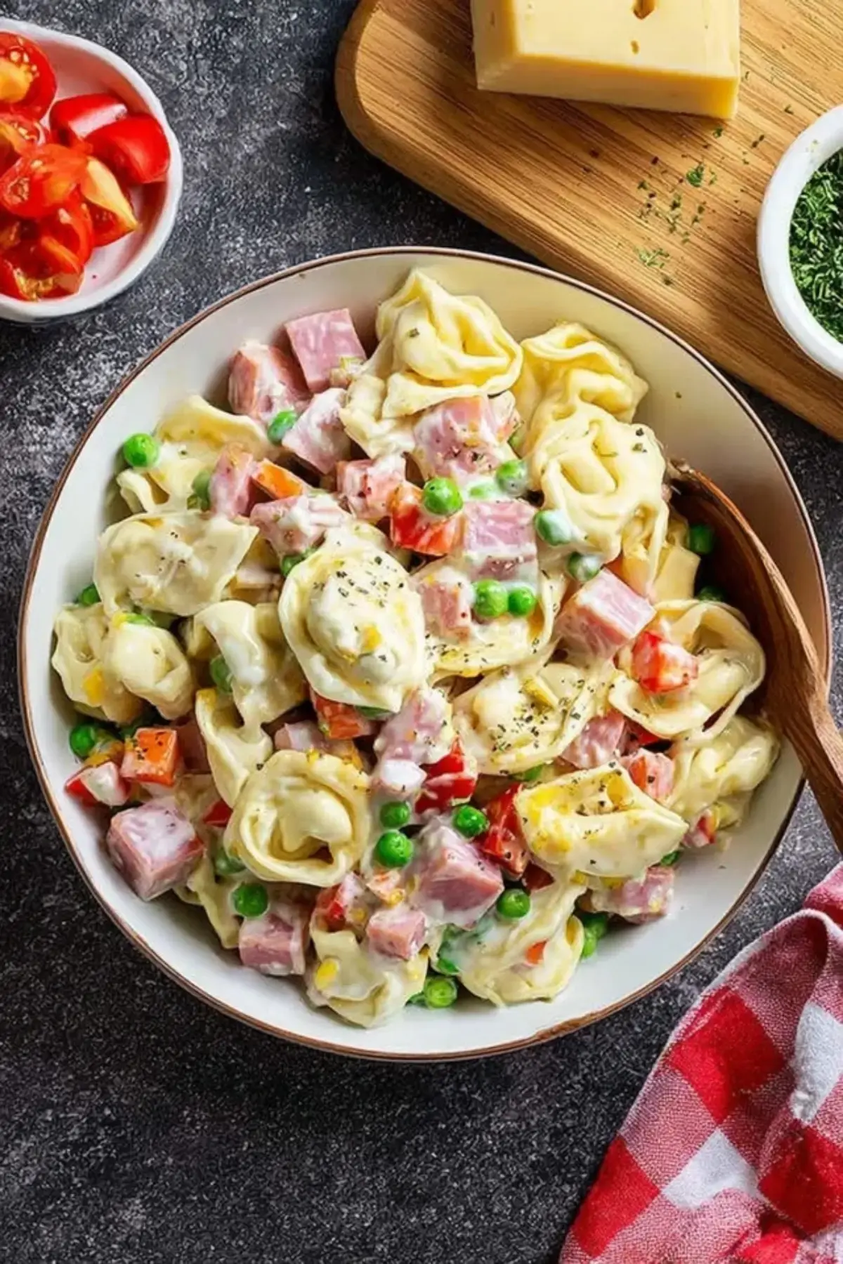 Tortellinisalat mit Schinken