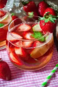 Alkoholfreie Erdbeerbowle