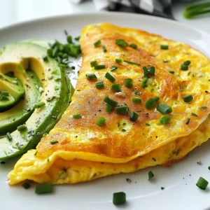 Herzhaftes keto Cheddar und Chive Omelet