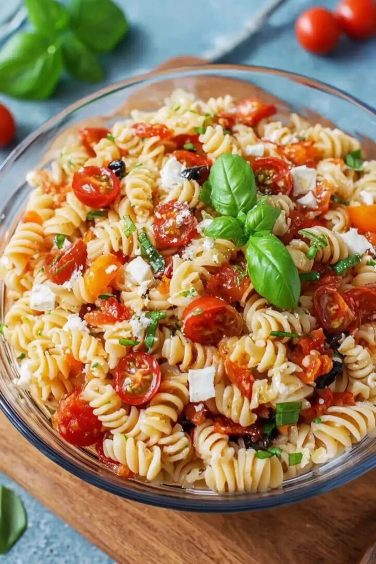 mediterraner Nudelsalat mit Tomaten