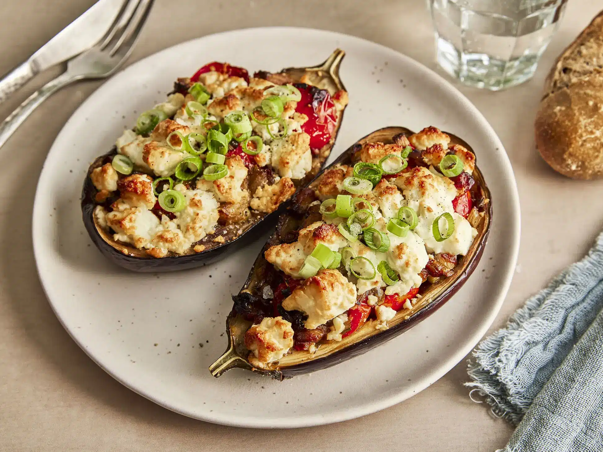 Aubergine mit Feta überbacken