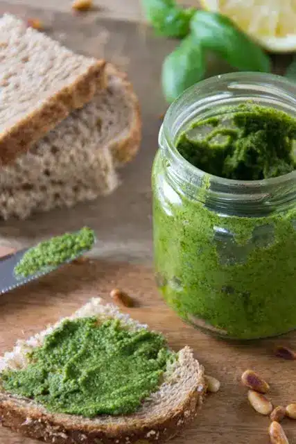 Basilikum Rucola Pesto