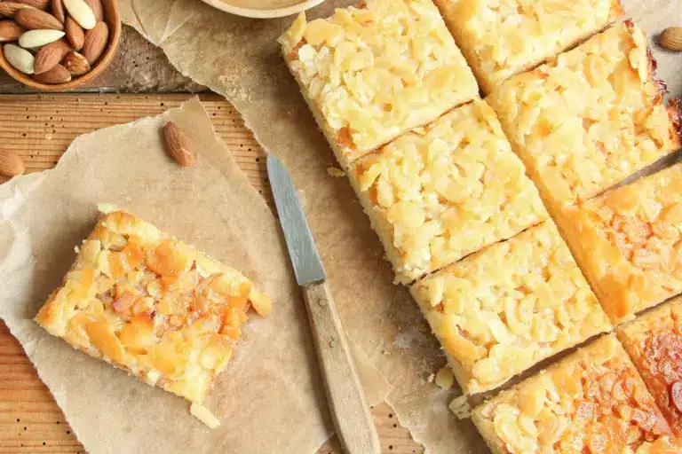 Buttermilchkuchen mit Mandeln