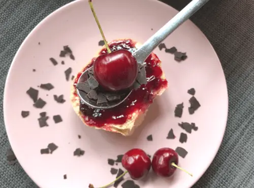 Kirschmarmelade mit frischer Minze