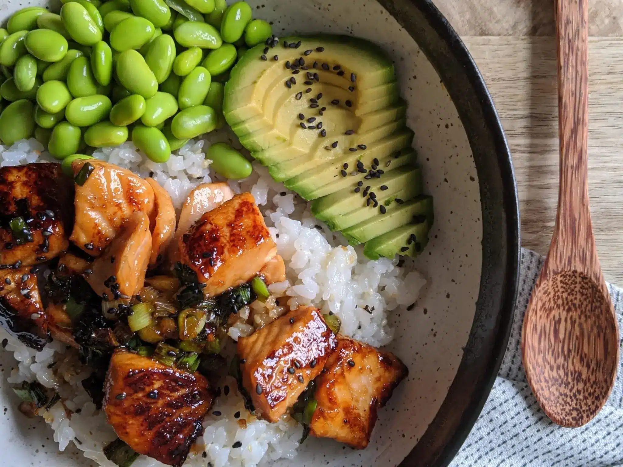 Teriyaki Lachs Sushi Bowl
