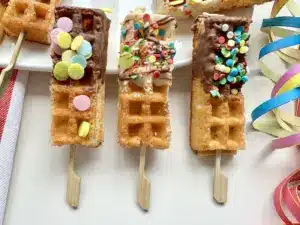 Waffeln am Stiel – schnelles süßes Fingerfood für den Kindergeburtstag
