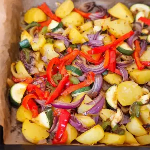 Blumenkohl-Kichererbsen-Pfanne mit Joghurt-Dip