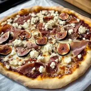 Einfache Feigenpizza mit Ziegenkäse und Prosciutto