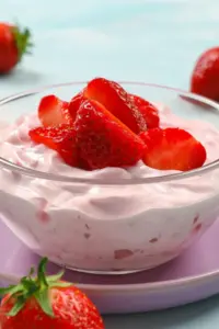 Cremiger Erdbeerquark nach Omas Rezept