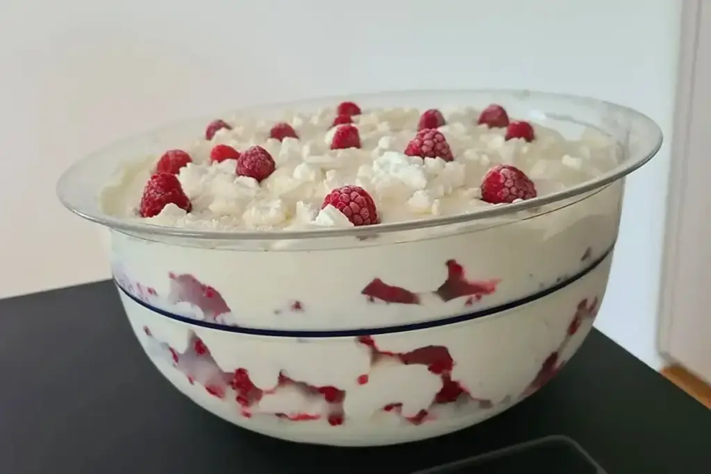 Himbeer Baiser Dessert