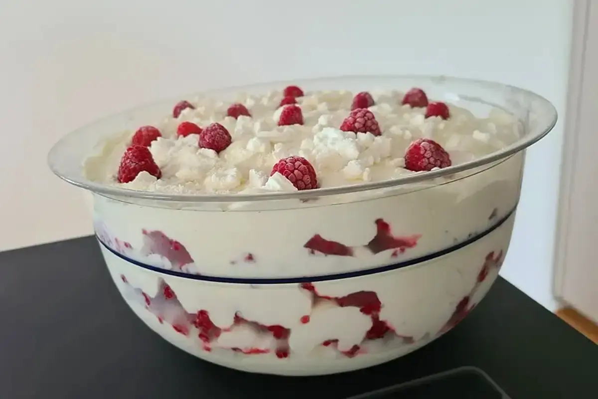 Himbeer Baiser Dessert