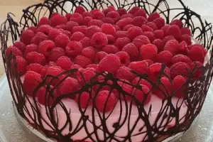 Köstliche Himbeer-Frischkäse-Torte