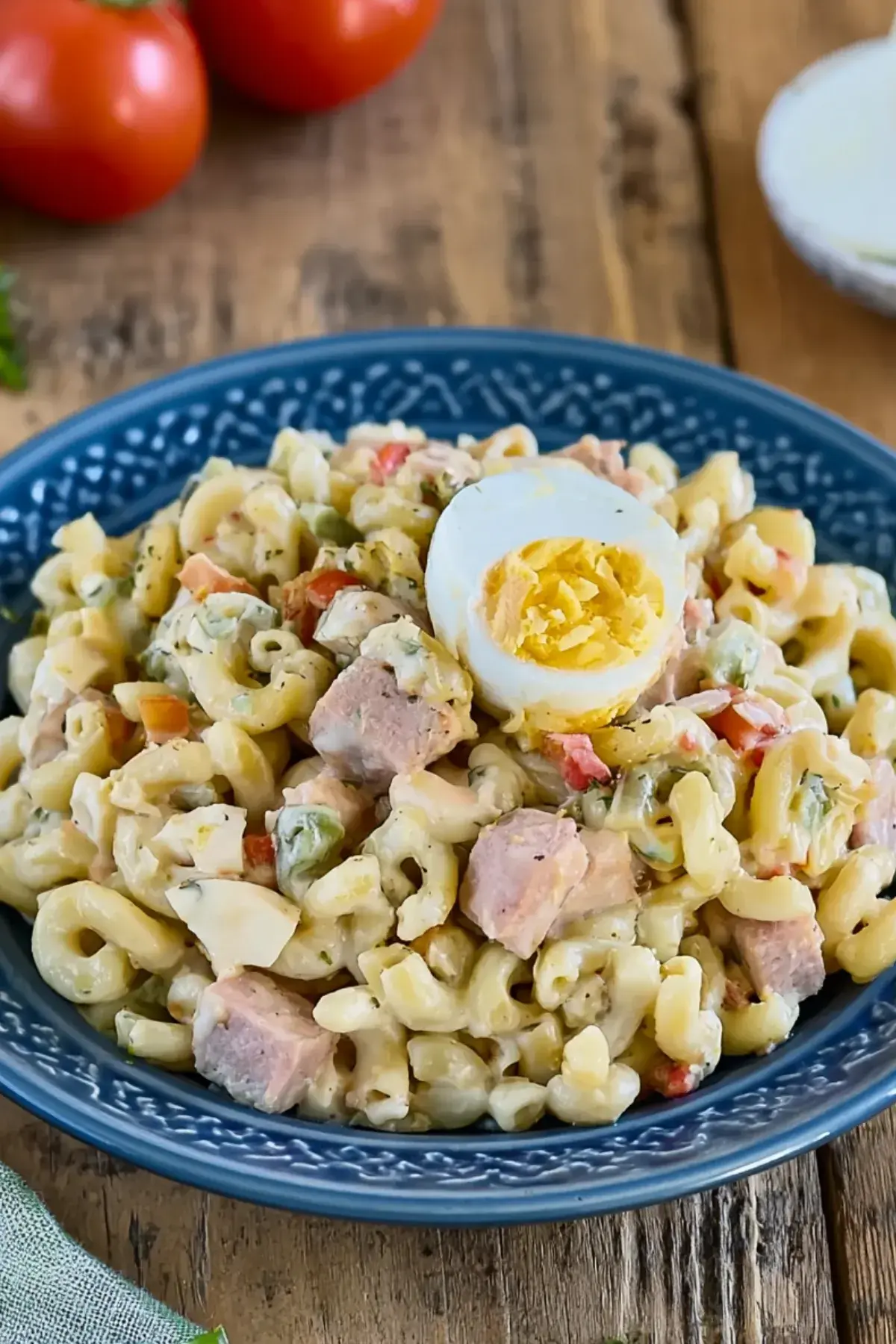 Klassischer Nudelsalat mit Fleischwurst und Ei
