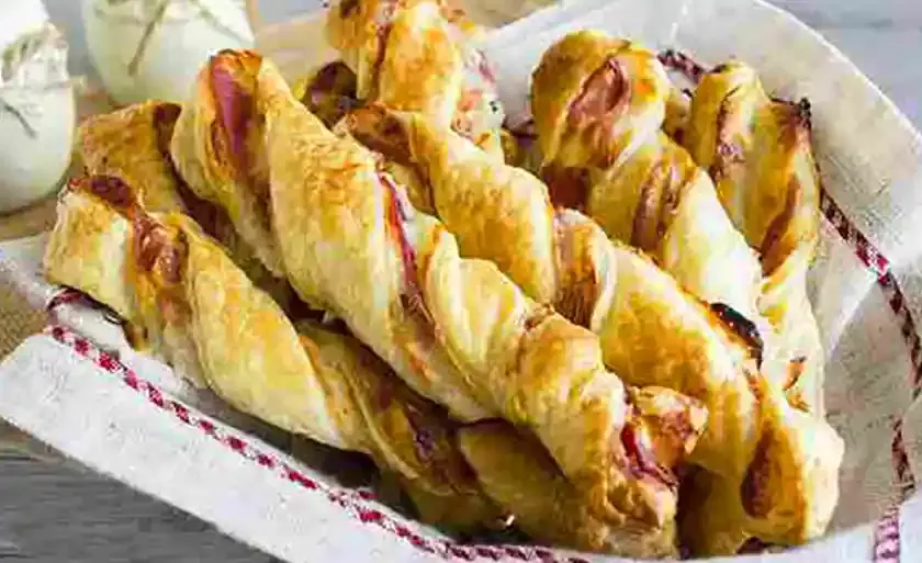 Knusperstangen mit Käse und Bacon