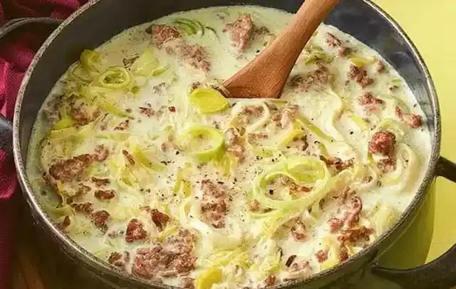Käse-Lauch-Suppe mit Hackfleisch