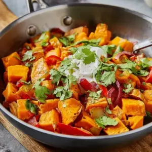 Nudeln mit Hähnchen in Butter-Tomaten-Soße