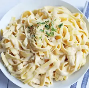 Cremige Knoblauch-Käse-Pasta