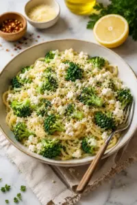 Pasta mit Brokkoli, Feta und Zitrone Zero Waste