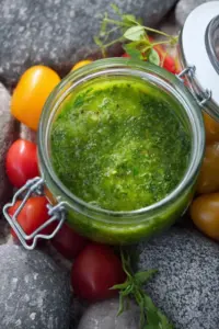 Aromatisches Radieschenpesto aus dem Garten