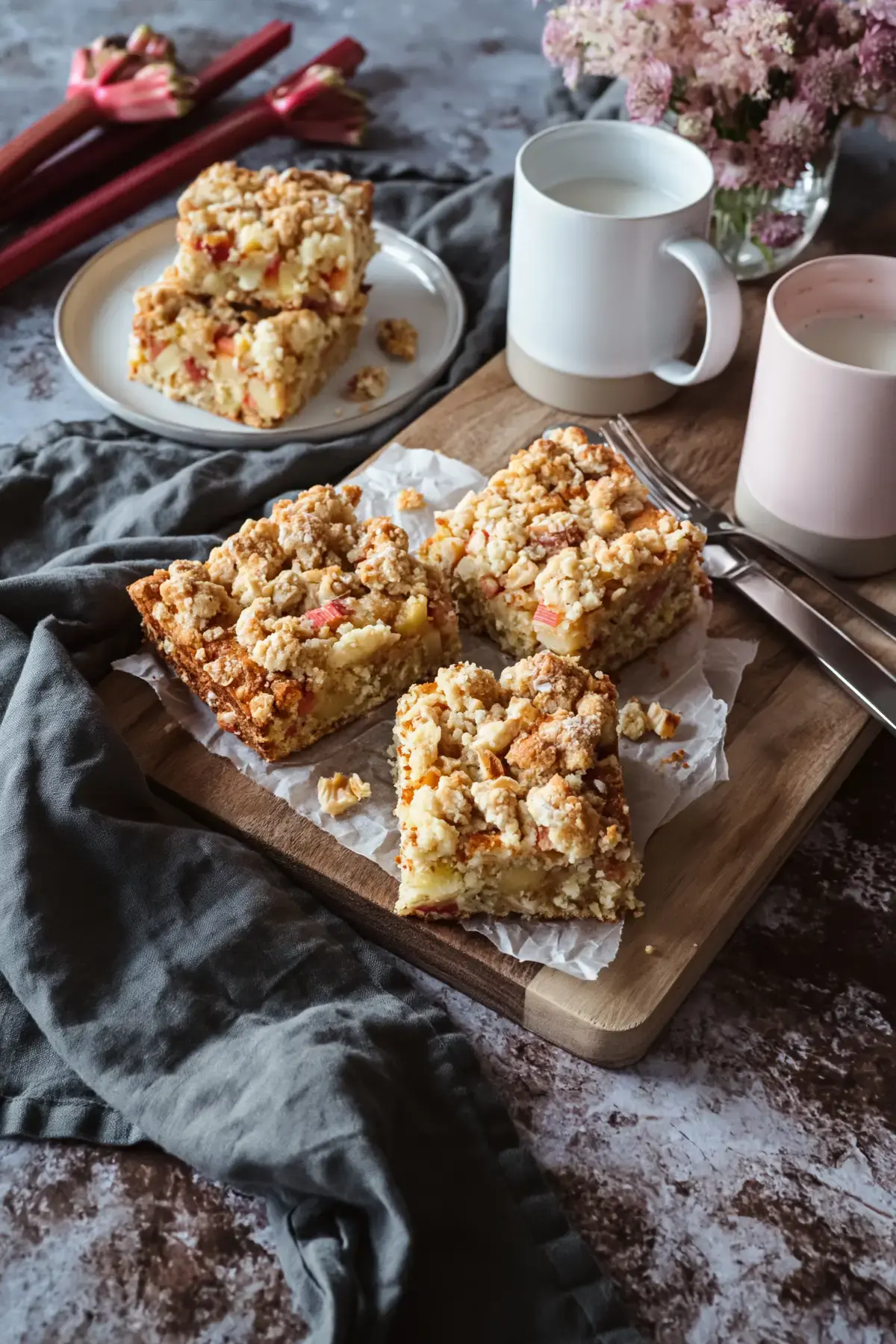 Rhabarber Streuselkuchen vom Blech – Einfaches Rezept - Noras Kreationen 2 Rhabarber Streuselkuchen vom Blech