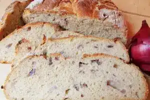 Herzhaftes Röstzwiebel-Dinkelbrot