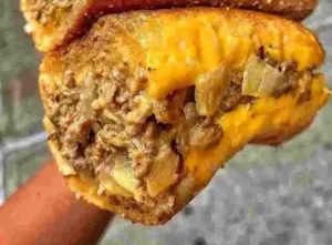 Sloppy Joe Baguette mit Käsesauce