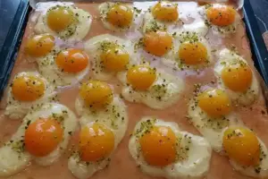 Spiegeleier-Kuchen mit Aprikosen