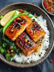 Einfache knusprige gebackene Teriyaki-Lachs-Schale