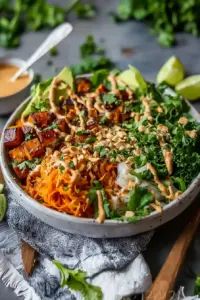 Thai Erdnuss Süßkartoffel Buddha Bowl