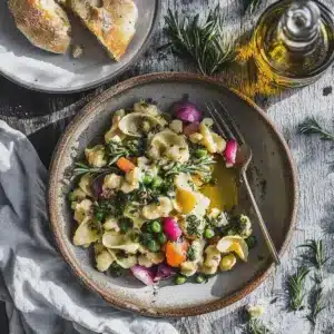 Leichter Tortellini Salat mit grünem Spargel