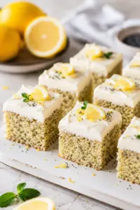 Zitronen-Mohn-Kuchen mit Quarkcreme