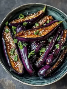 Knusprige chinesische Aubergine in Knoblauch-Soja-Glasur