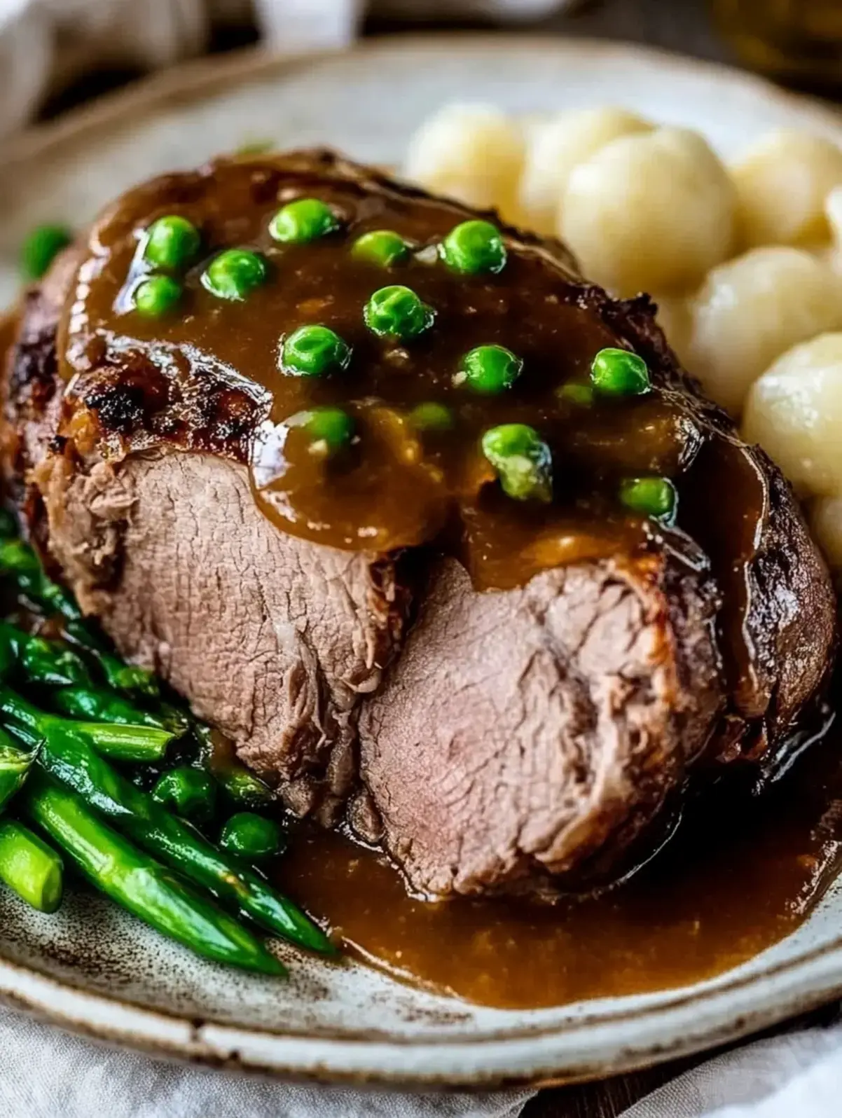 Saftiger Hackbraten mit Zwiebeln - Herzhaftes Familienrezept 2 saftiger Hackbraten mit Zwiebeln
