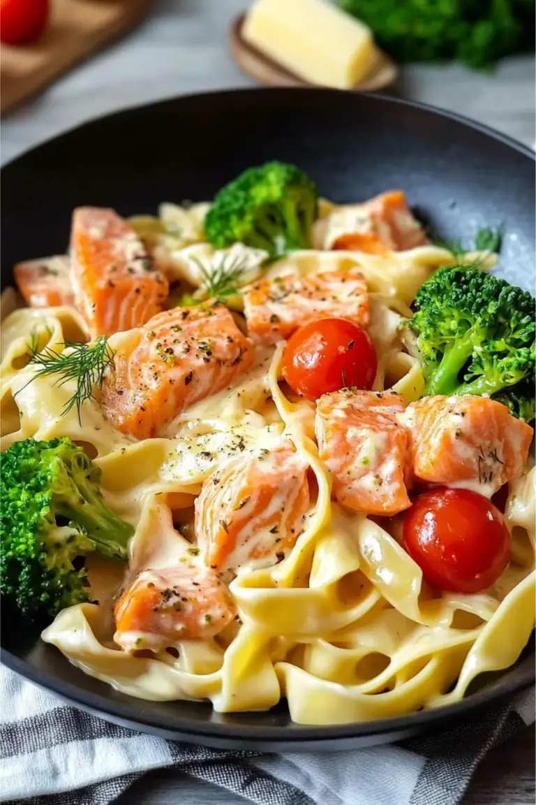 Cremige Pasta Mit Lachs, Brokkoli Und Tomaten