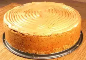 Klassischer Quarkkuchen mit Früchten