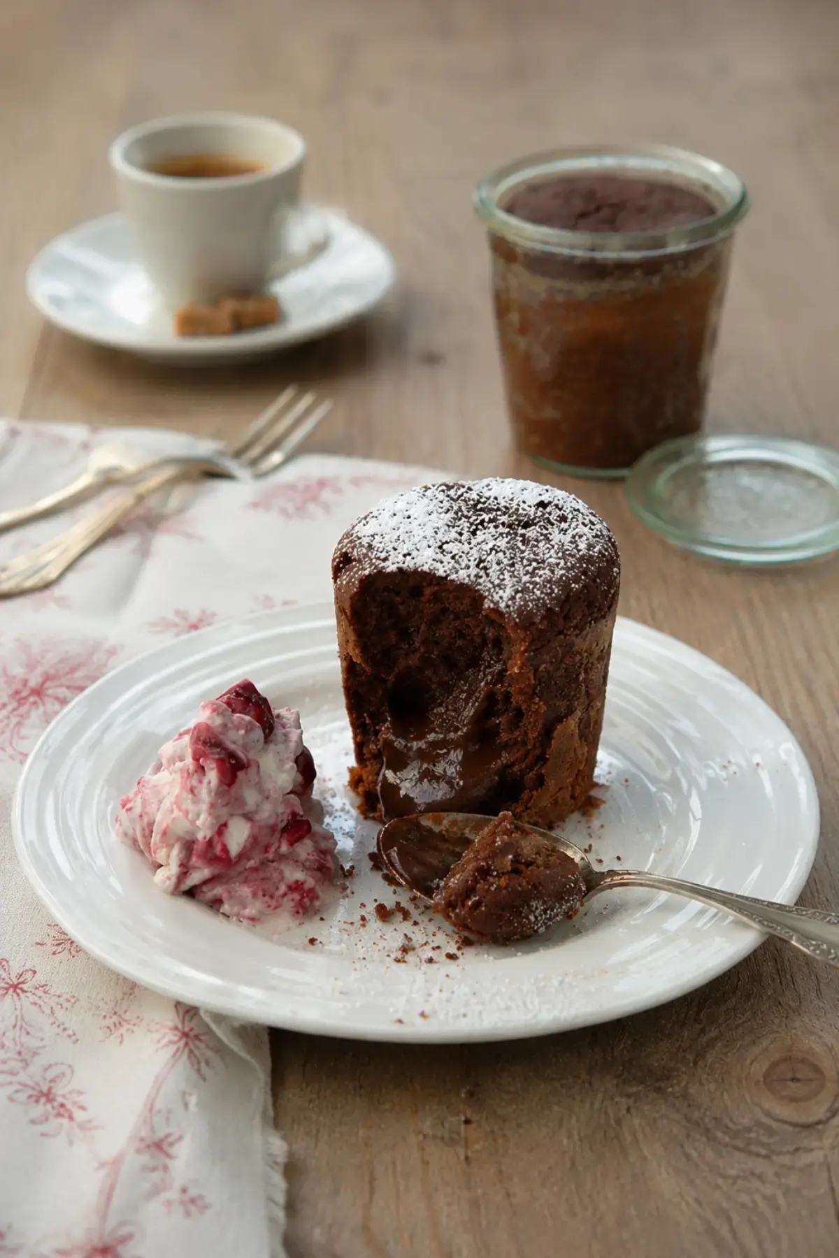 Rotweinkuchen mit Wein Kirsch Sahne
