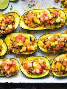 Taco gefüllte Zucchini-Boote