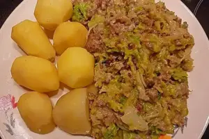 Herzhafter Wirsing-Kartoffel-Auflauf mit Hackfleisch
