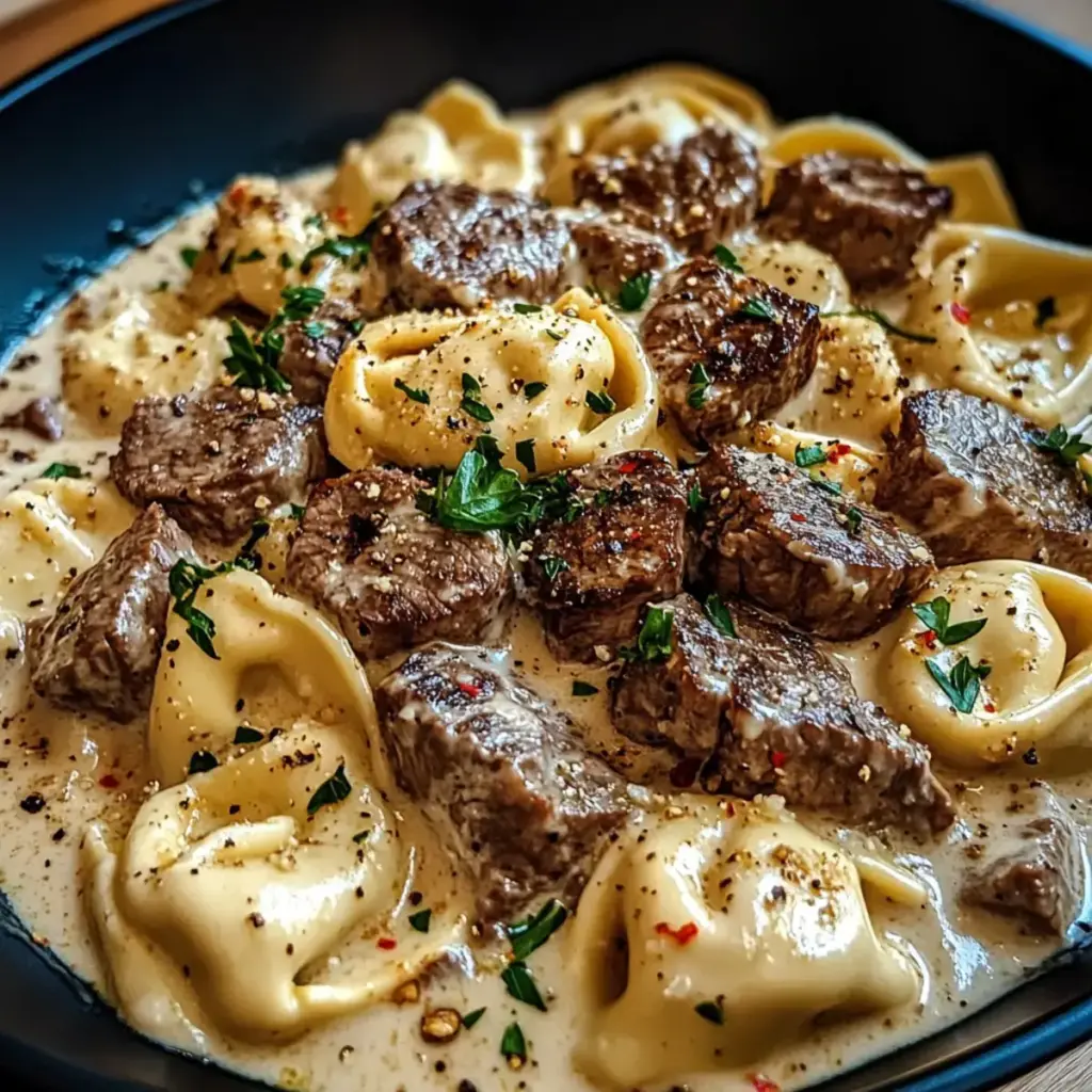 Zerdrückte Knoblauch-Steak-Tortellini in Sahnesauce – Einfache Glücklichmacher